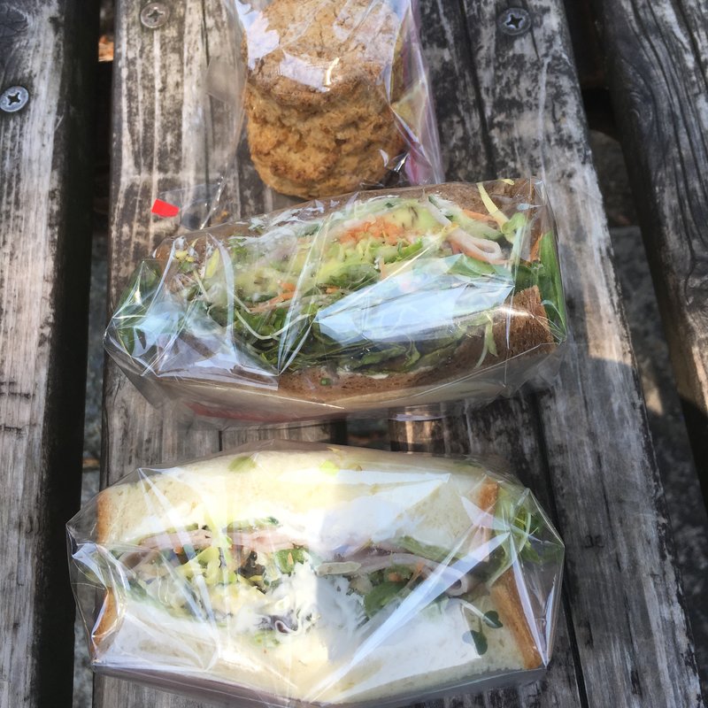 アボガド/クリームチーズサンドイッチ(ミアズ ブレッド （MIA'S BREAD）)