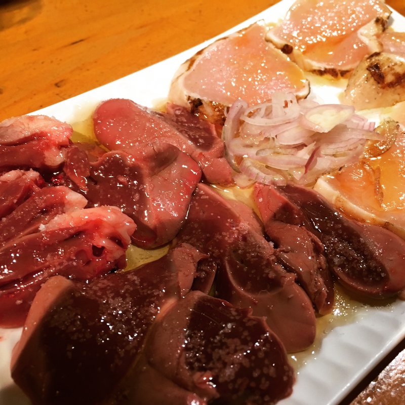 大山地鶏のたたきと鶏レバーのカルパッチョ(Bistro-SHIN 2 （ビストロ シンドゥ）)