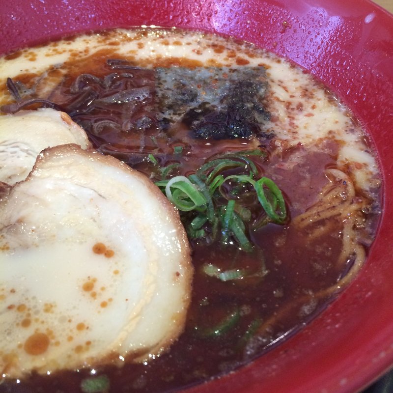 伝ラーメン(伝統熊本豚骨 伝)