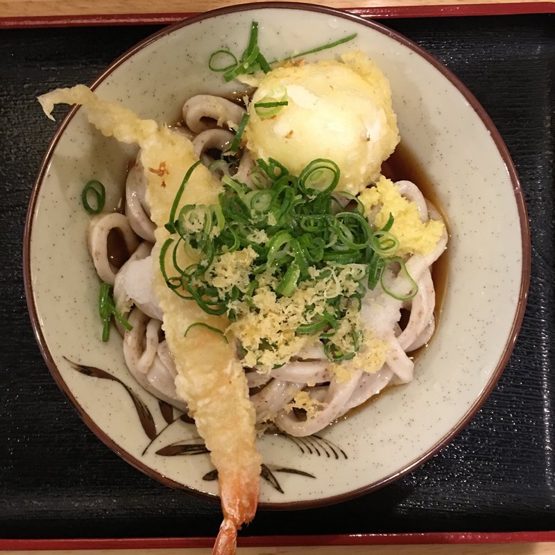 ぶっかけうどん 卵、海老トッピング(そば喜邐 山く （ソバキリ サンク）)