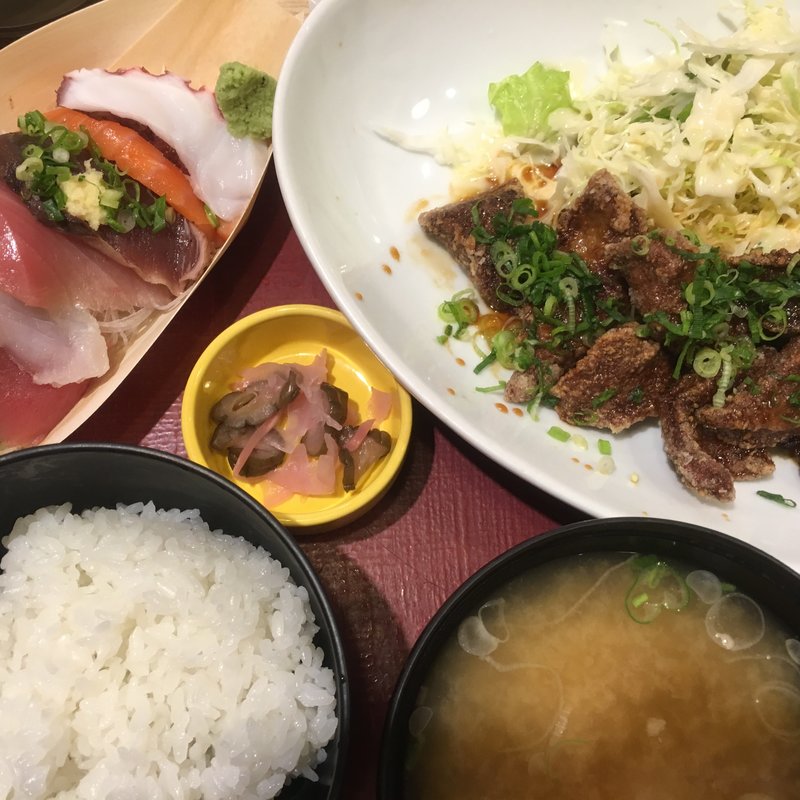 レバー唐揚げとお刺身定食(築地食堂源ちゃん 高田馬場店)