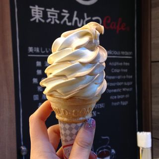 生キャラメルロイヤルバニラミックスソフトクリーム(東京えんとつcafe' )