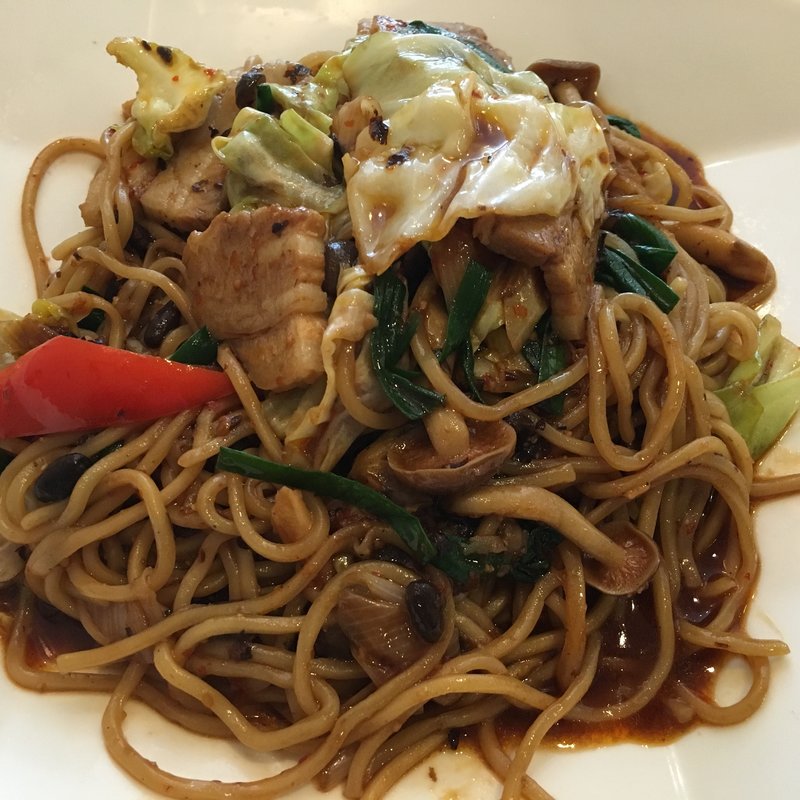 茹で豚バラとキャベツのたまり醤油焼きそば(東京ドームホテル札幌 中国料理 緑花)