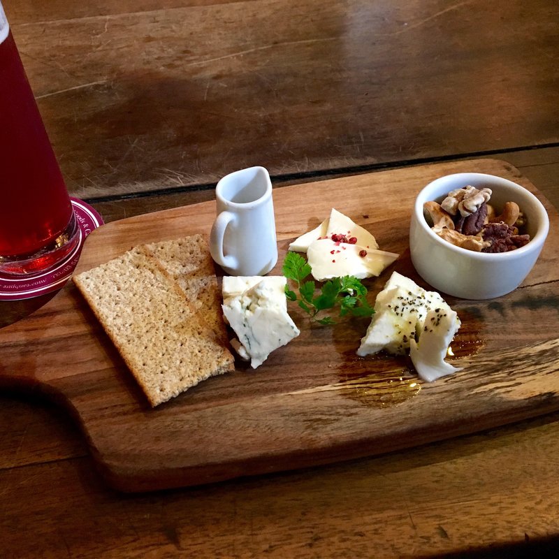 ミックスナッツ&3種のチーズ(ザ・グローブ アンティークス)