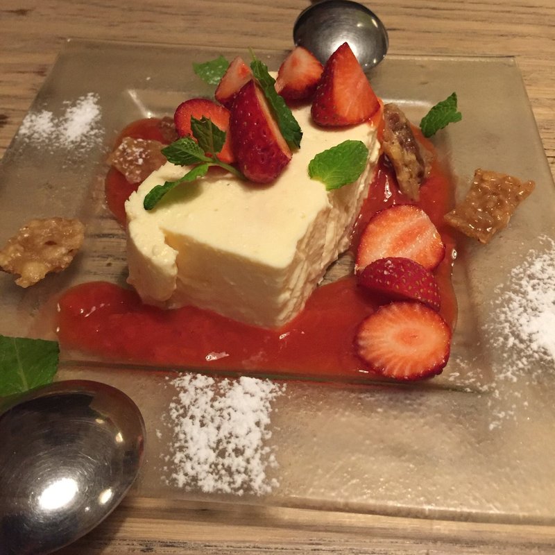 苺のババロア(SMOKE & VEGETABLE BISTRO SARU 白金)