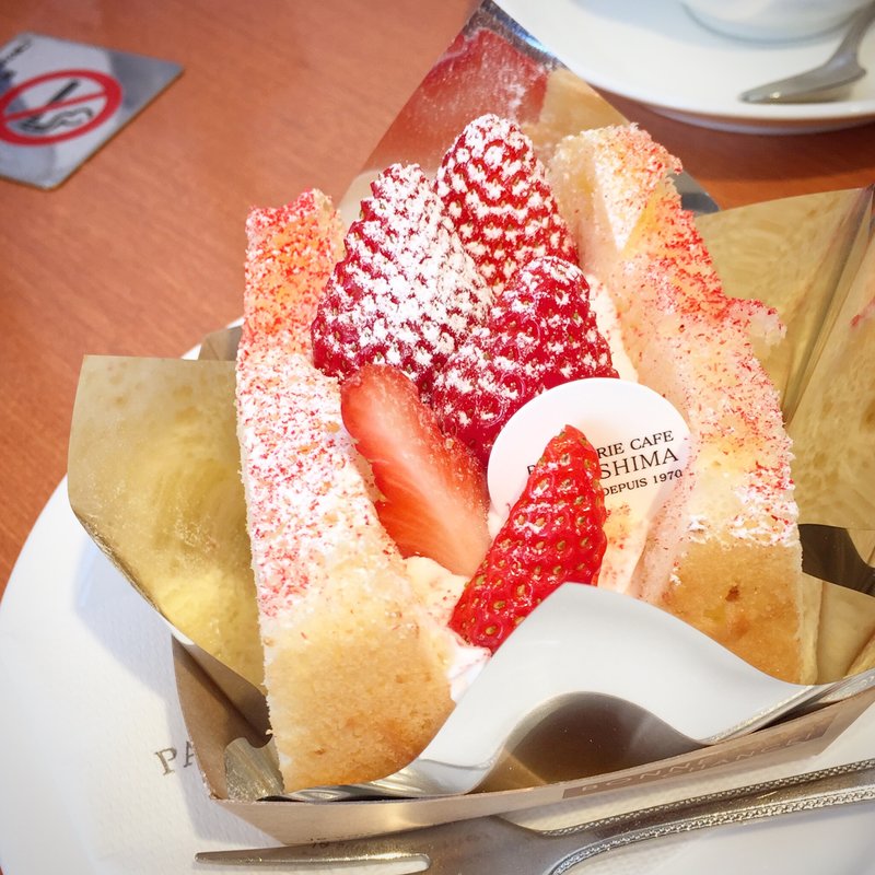 苺とココナッツのシフォンサンド(カタシマ 養父本店)