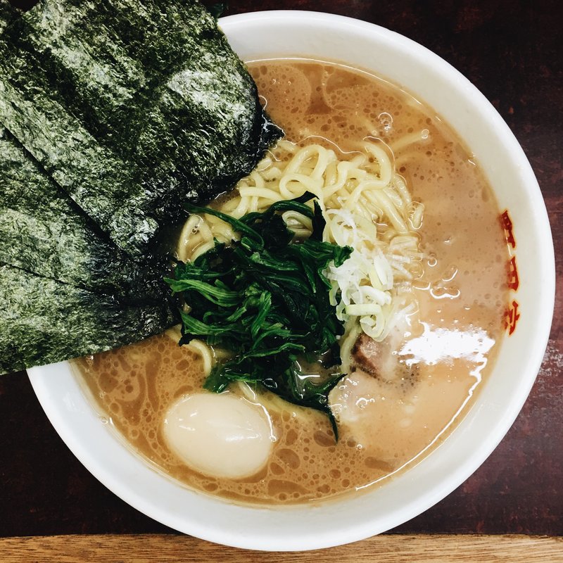 ラーメン(中)(横浜ラーメン 町田家 新宿店)
