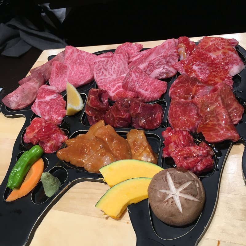 特選黒毛和牛　七種類盛合せ(2名様から3名様用　350g)(俺の焼肉 銀座9丁目)