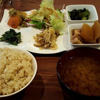 六菜彩プレートランチ(ナチュラ)