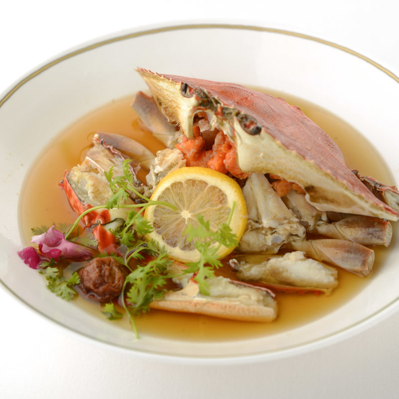 ワタリガニの蒸し焼き(中国飯店 市ヶ谷店)