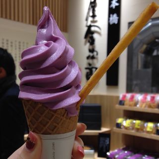 紫いもソフトクリーム(日本橋 芋屋金次郎)