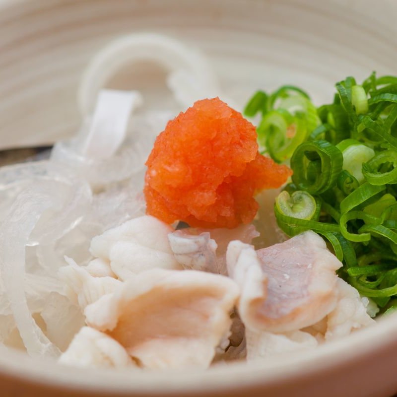 ふぐの湯引き(大阪・北新地 ふぐまる)