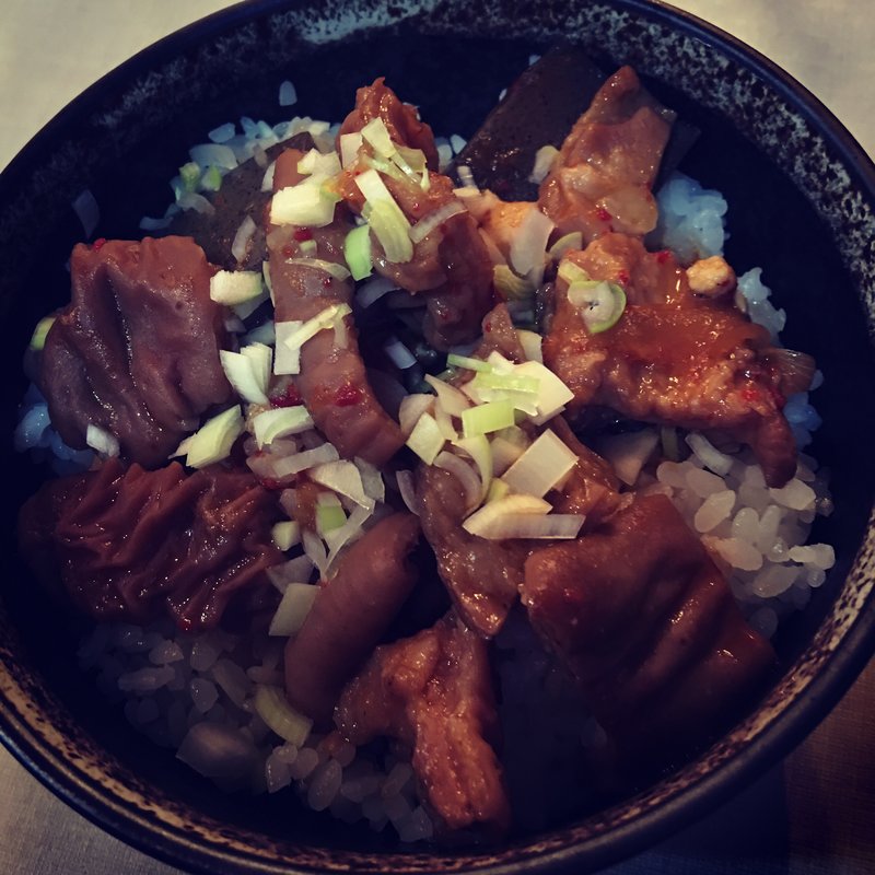 ミニもつ丼(唐丸タンタン)