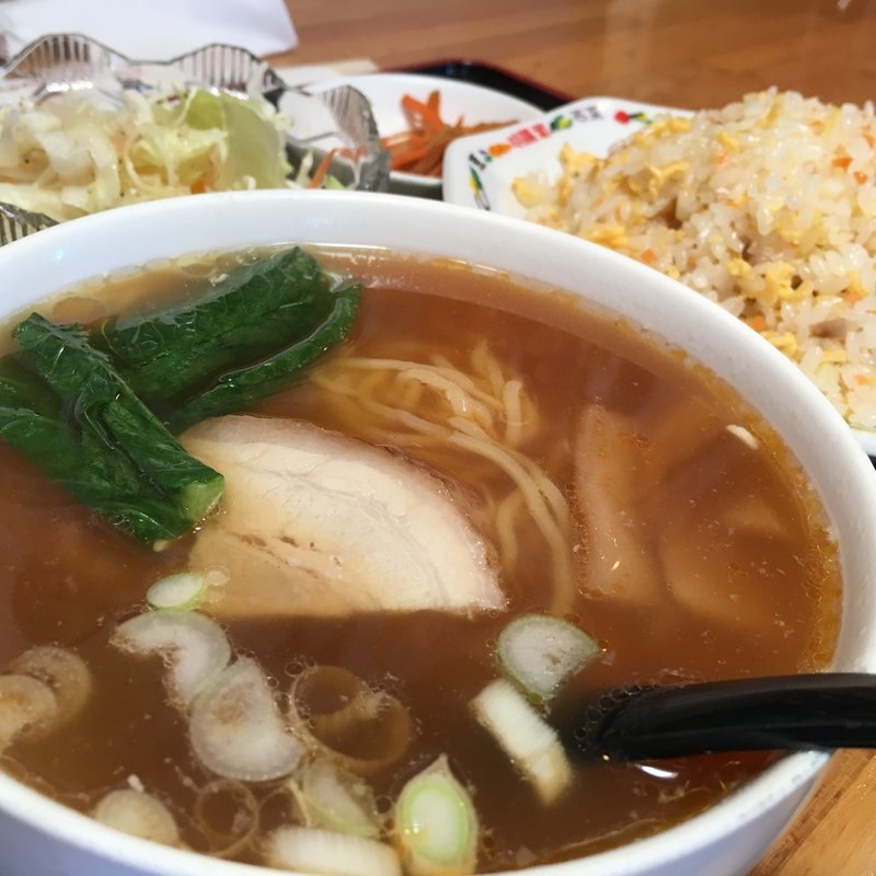 五目チャーハンと半ラーメン(福来飯店 )