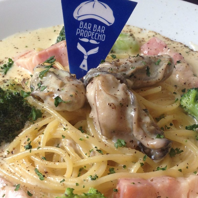 牡蠣とベーコンとブロッコリーのクリームパスタ(オイスターバー バールバールプロペッチョ)