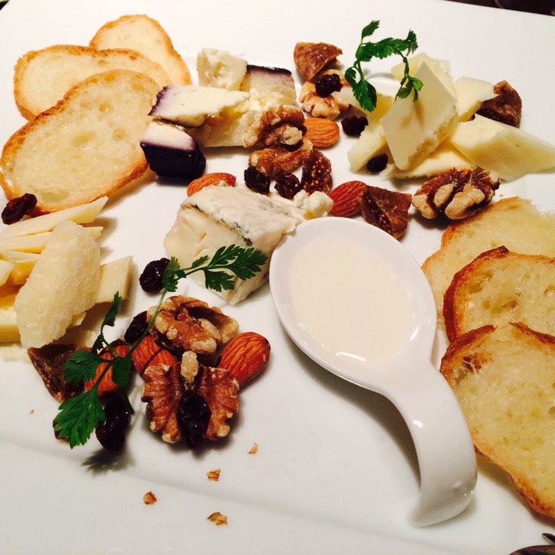 チーズとナッツの盛り合わせ(オステリア デル カンパーニュ （OSTERIA DEL CAMPAGNE【旧カンパーニュ】）)