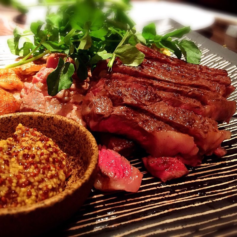 牛肉と豚肉の盛り合わせ(いつも （itumo）)