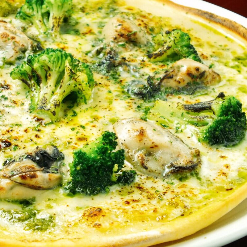 カキのピザ  バジルソース(オイスターバー バールバールプロペッチョ)