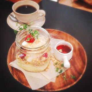 木苺とミルクのチーズケーキ(HANAZONO CAFE/三宮)