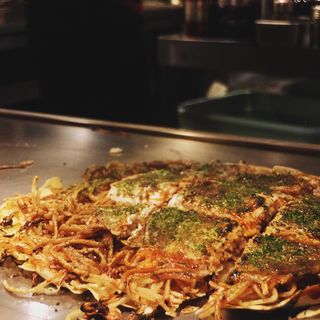 ブタ玉 そば入り(お好み焼き 剛毅)