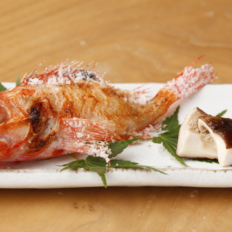 鯛の塩焼き(鮨すずき 新宿店 )