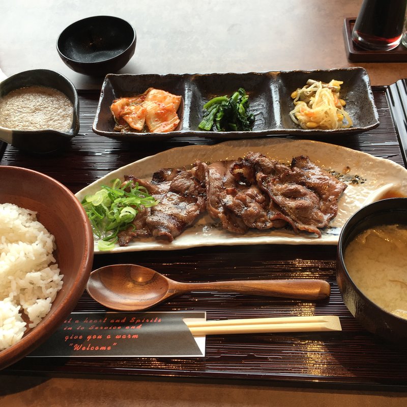 薄切り牛タン御膳(麦とろ自然生物語 )