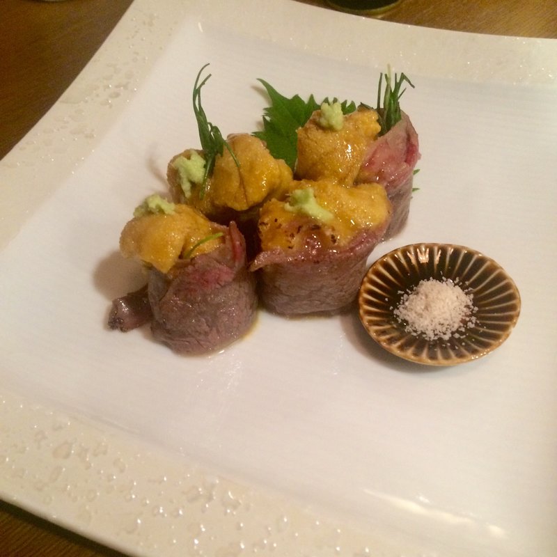 黒毛和牛の生うに巻(道しるべ)