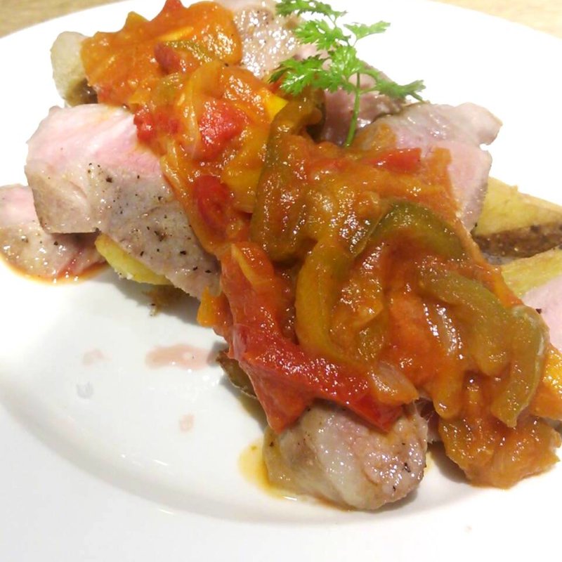 ガリシア風豚のソテーとビベラーダ(ランチ)(ガストロテカ ボルダッチョ （gastroteka bordatxo）)