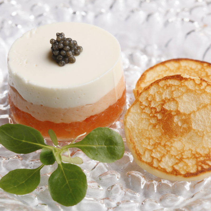 トマトとモッツアレラチーズのカプレーゼ仕立て(オレゴンバー アンド グリル （The OREGON Bar&Grill）)