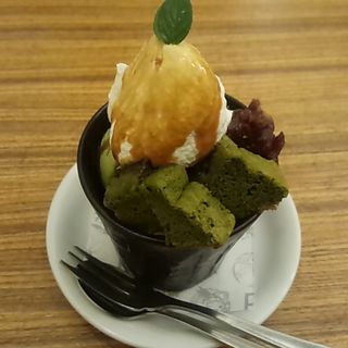 抹茶ケーキの和風パフェ　ハーフ(ワンルームカフェ （one room cafe）)