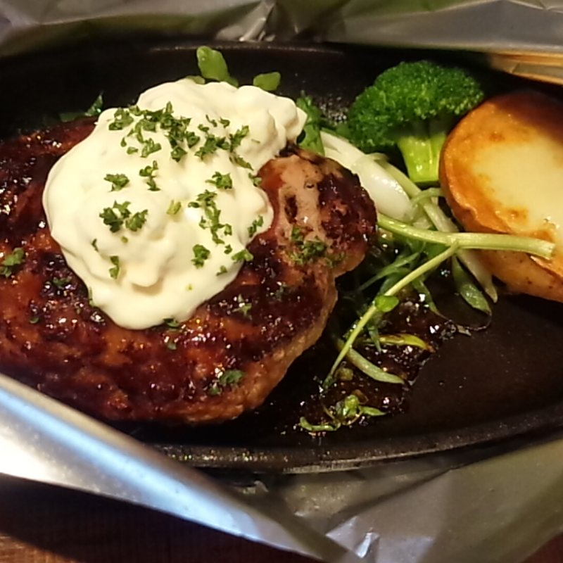 デミグラスチーズハンバーグ(ワインカフェ ブルズ )