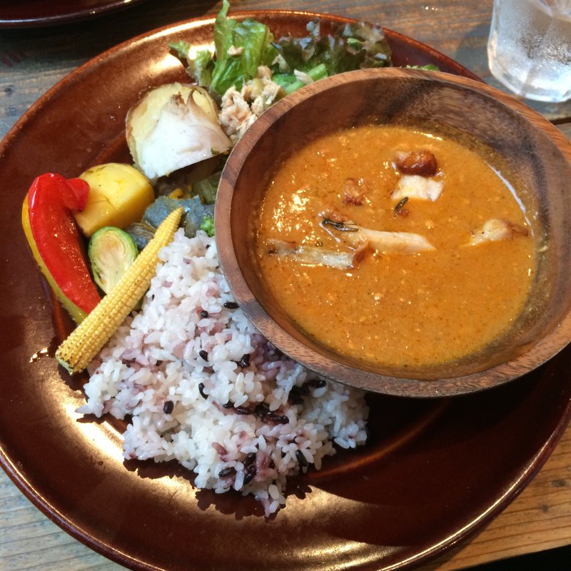 大きめ野菜と木の子のバターチキンカレー(スズカフェ銀座 | SUZUCAFE Ginza)