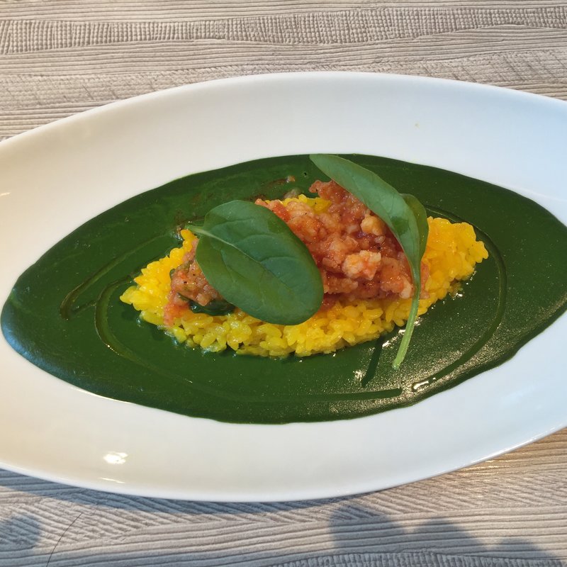 サフラン風味酒米 & 海老のブラックペッパーラグー with ほうれん草クーリ(＆ ecle （アンド エクレ）)