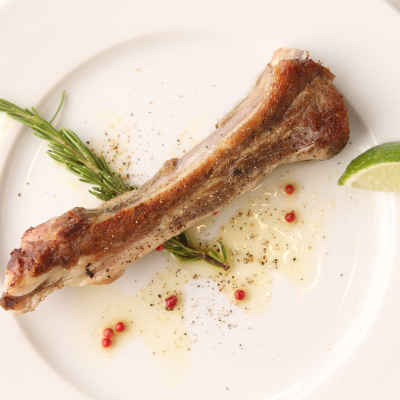 豚肉の骨付きグリル(ビストロ キャセロール)