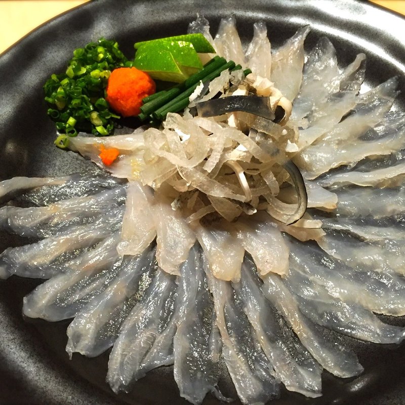 天然虎ふぐの刺身(英二楼 （えいじろう）)