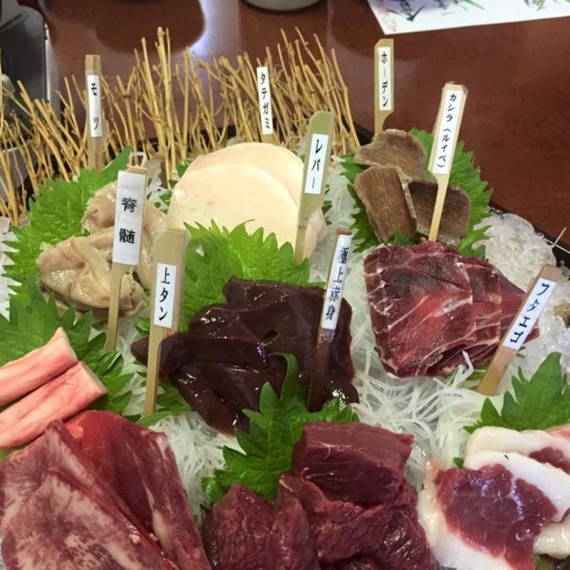 さくら刺9品盛り(さくら鍋 鶴我 （サクラナベツルガ）)