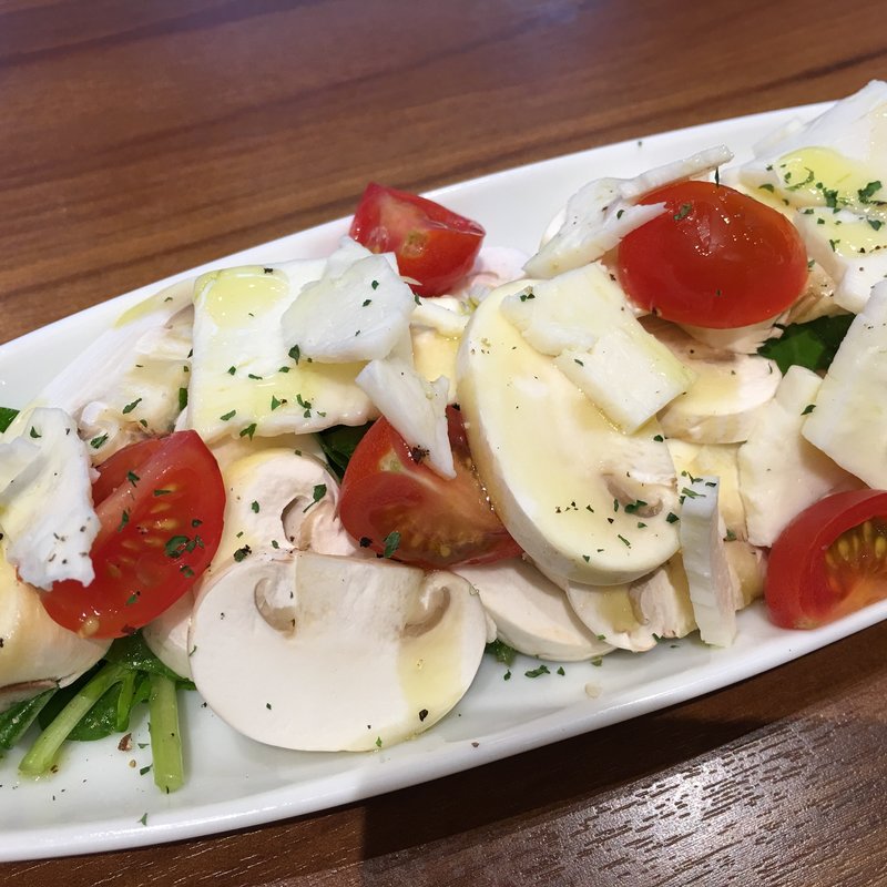 千葉県産生マッシュルームと水牛モッツァレラチーズのサラダ(神戸屋シルフィー )