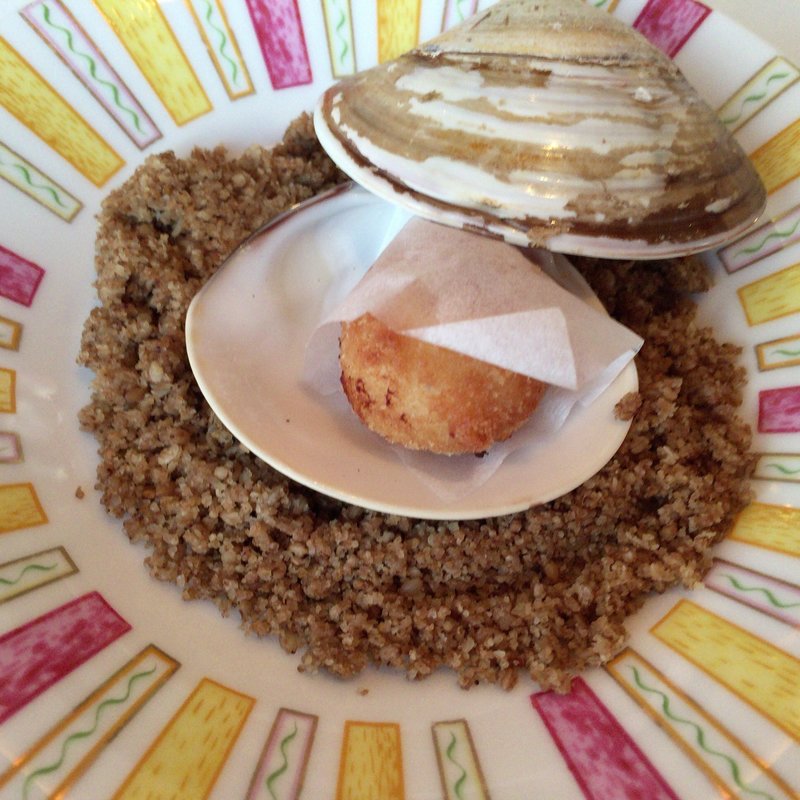 アミューズ  ハマグリのチャウダーコロッケ(モナリザ 丸の内店)