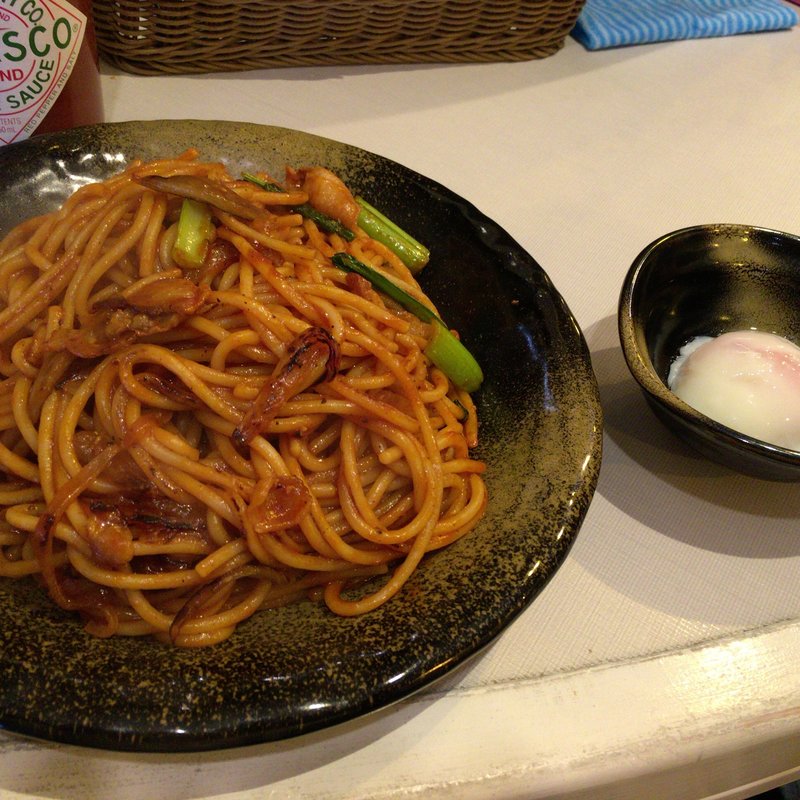 ナポリタン大盛 温泉たまごトッピング(ロメスパ バルボア 虎ノ門店)