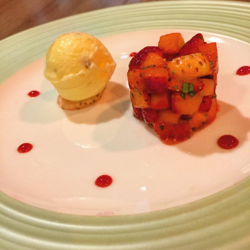 イチゴのタルタル風 エストラゴンの香り トリュフのアイスクリームとともに(ブッフェダイニング ケッヘル （BUFFET DINING KOCHEL）)