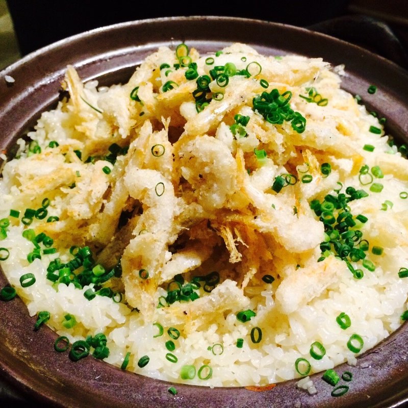 白海老の唐揚げの土鍋ご飯(酒屋 彌三郎)