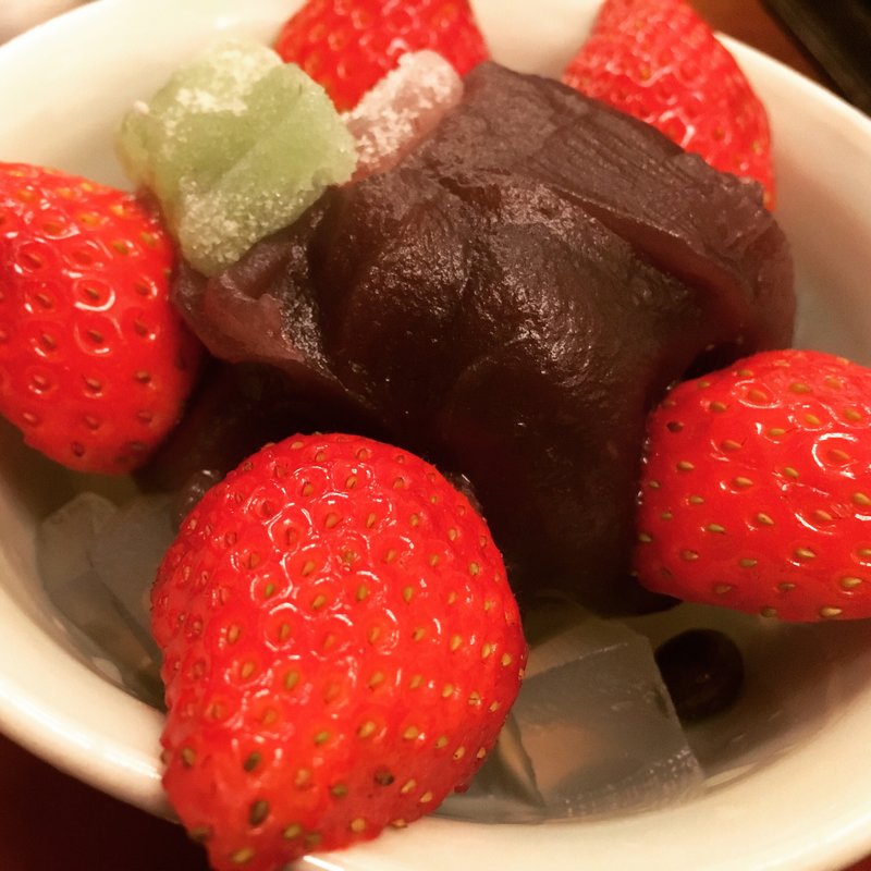 苺あんみつ(甘味おかめ)