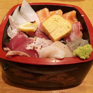 海鮮丼(赤だし付)(すし処 高寅)