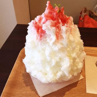 苺みるく(おいしい氷屋)