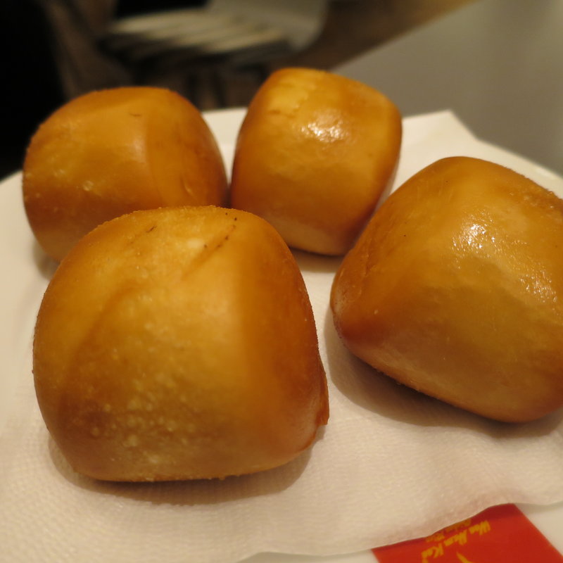 マントゥ（揚げパン）(威南記ウィーナムキー 銀座EXITMELSA店)