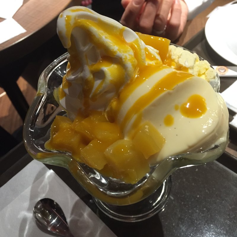 マンゴーパフェ(サンマルクカフェ 浜松町貿易センタービル店)