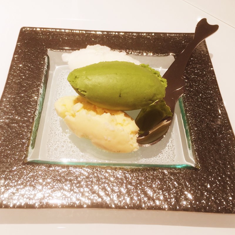 ジェラート2種(沖縄の塩、抹茶、ロイヤルブラウン)(Au Bord d'Eau Fukuoka オ・ボルドー・フクオカ)