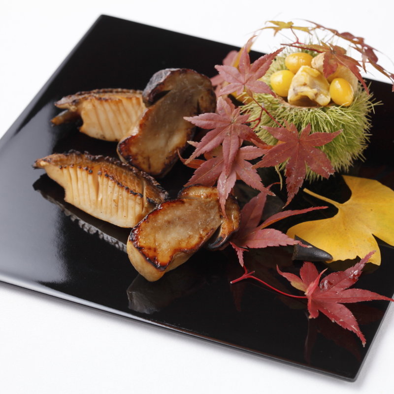 松茸とアワビのグリル(フレンチ マルゴット・エ・バッチャーレ（Margotto e Baciare）西麻布)