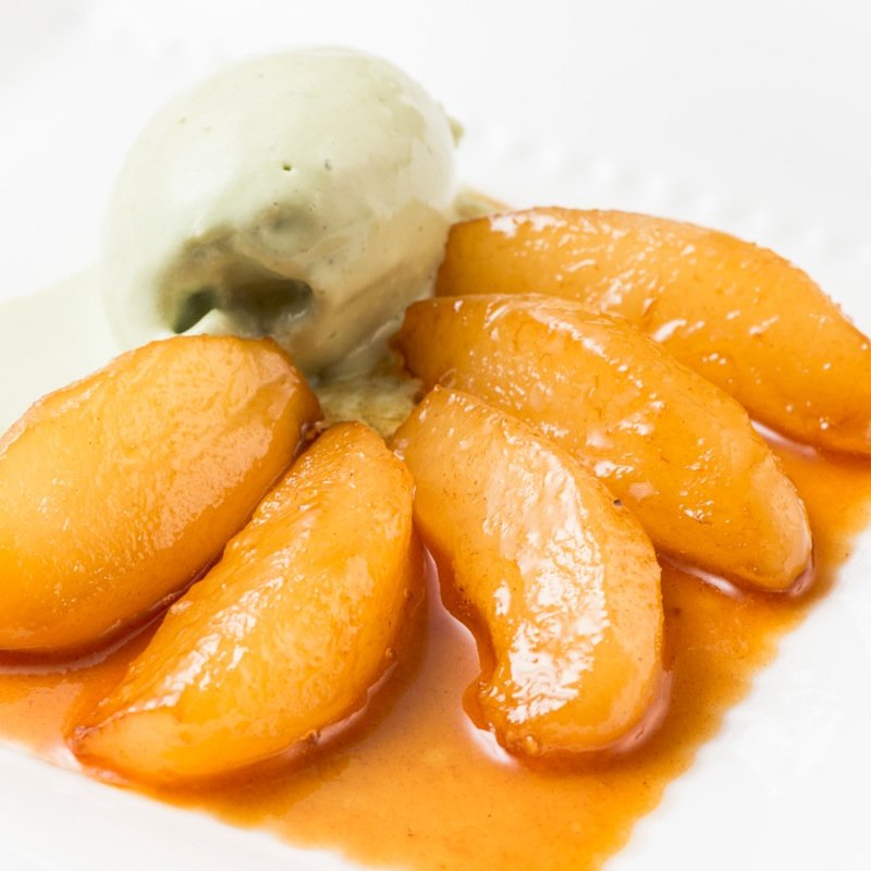 桃のコンポート(フレンチレストランカザマ)