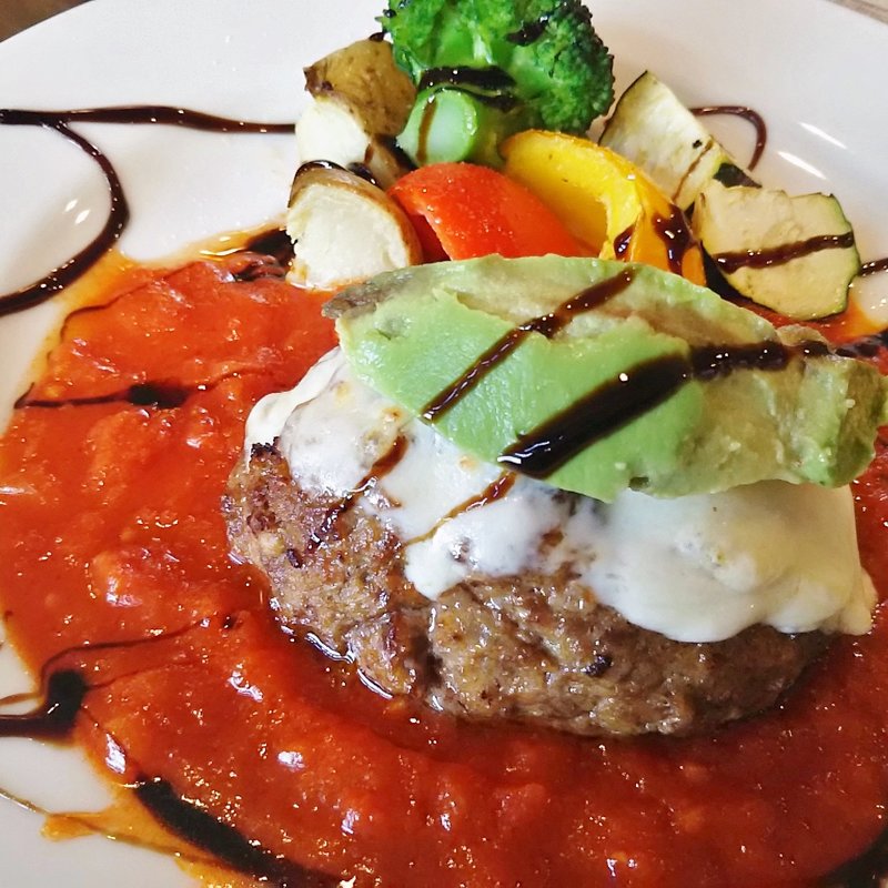 手ごねイタリアンハンバーグ チーズのせ(イタリアンダイニング アルベロ （ALBERO）)